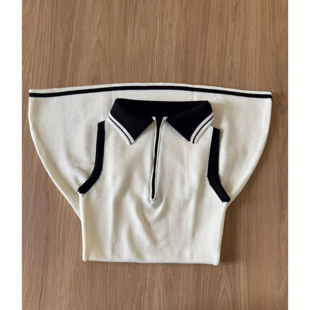 Vestido Curto Tricot Modal Gola Polo com Zíper Sem Manga Elegante